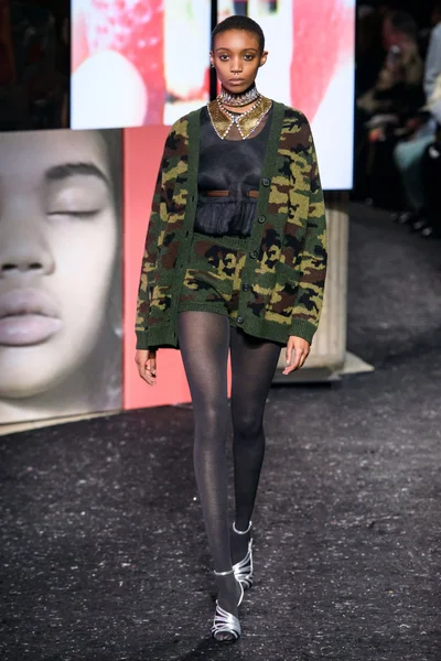Look 18